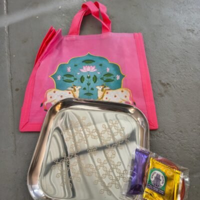 Non owen Bag-themed return gift combo